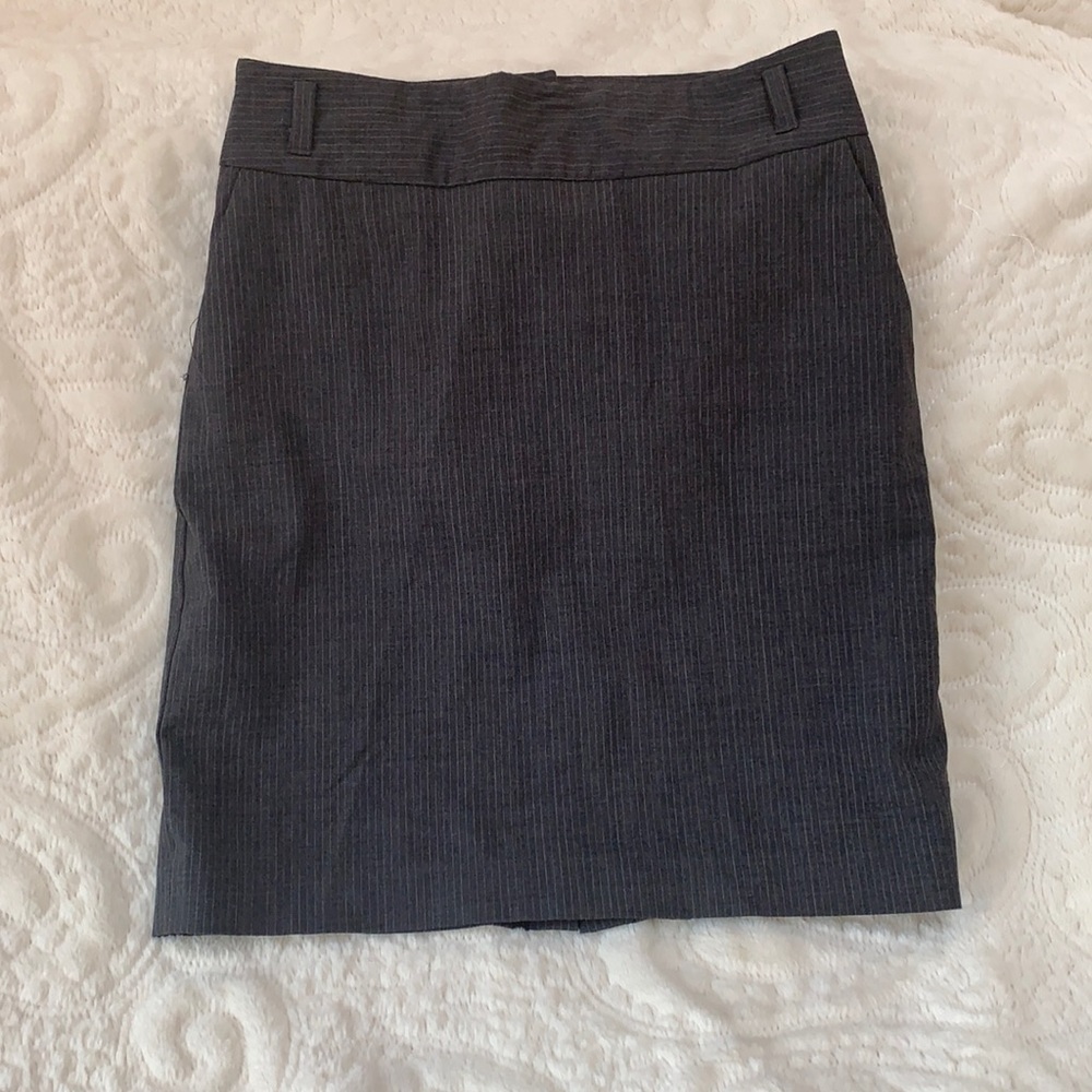 Banana republic wool skirt. Size 2. Dark gray.
